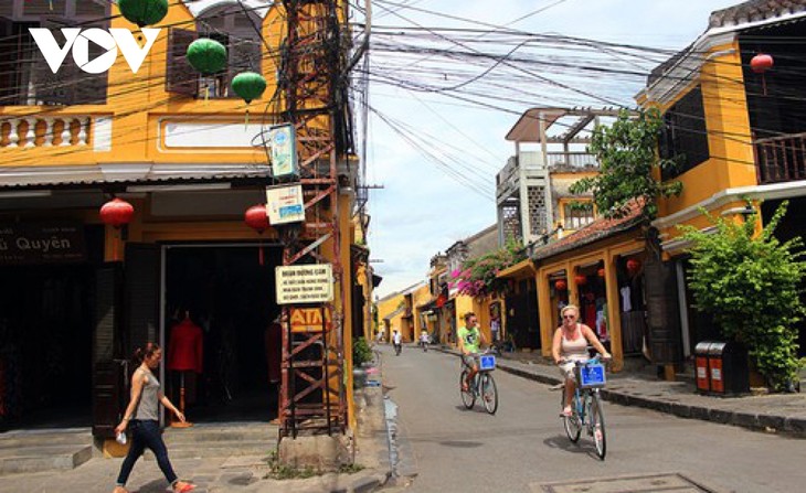 Kota Hoi An Mengoperasikan Kembali “Jalan untuk Pejalan Kaki”, “Kota di Malam Hari” dan Membuka Desa-Desa Kerajinan Tradisional - ảnh 1