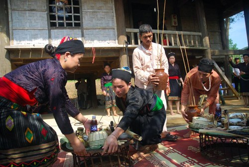 Upacara Merayakan Suara Guntur dalam Kehidupan Warga Etnis Minoritas O Du - ảnh 1