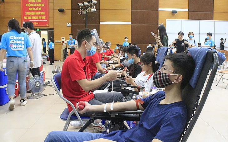 Program Donor Darah Sukarela “Kincir Merah 2021” di Kota Hanoi - ảnh 1