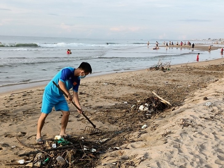 Hijaukan Kawasan Laut Kampung Halaman - ảnh 1