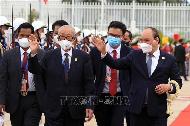 Presiden Nguyen Xuan Phuc Akhiri dengan Baik Kunjungan Kenegaraan di Kerajaan Kamboja - ảnh 1