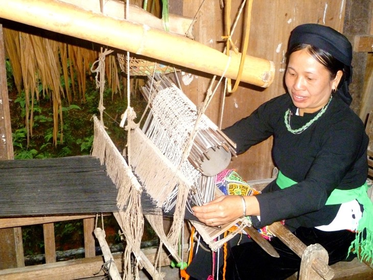 Provinsi Lao Cai Lestarikan dan Kembangkan Desa-Desa Tradisional - ảnh 1