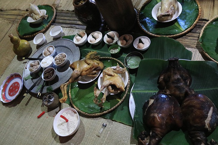 Ritual Menyampaikan Balas Budi dan Bakti kepada Orangtua dari Warga Etnis Raglai di Provinsi Ninh Thuan - ảnh 1