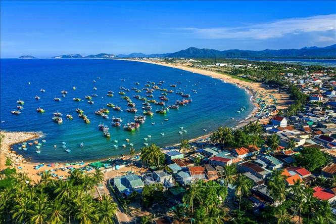 Pembangunan Daerah Trung Bo Utara dan Daerah Pesisir Trung Bo agar Kuat dalam Ekonomi Kelautan, Makmur dari Laut - ảnh 2