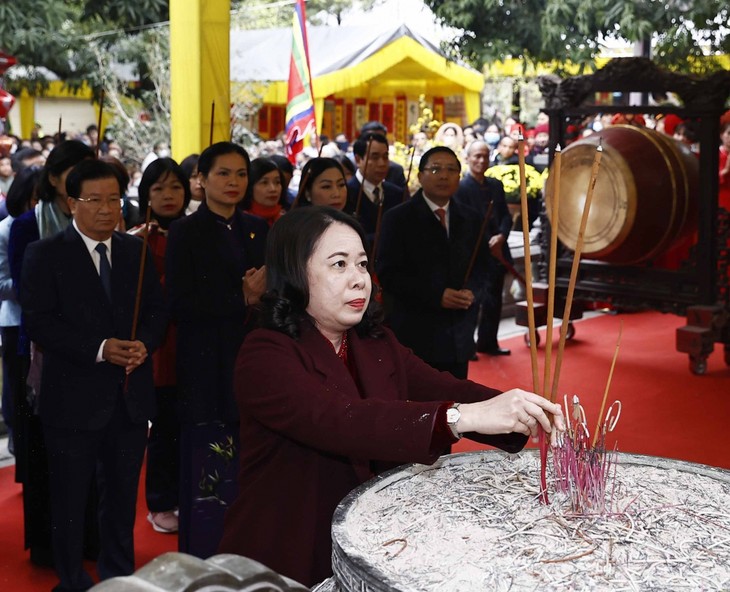 Penjabat Presiden Negara Hadiri Acara Peringatan 1983 Tahun Pemberontakan Hai Ba Trung - ảnh 1