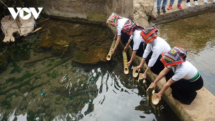 Festival Memohon Hujan yang Unik dari Warga Etnis MinoritasThai Putih di Provinsi Son La - ảnh 1