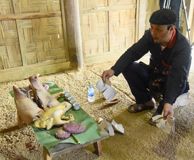 Hari Raya Qingming dari Warga Etnis Minoritas Dao - Hari Ucapan Syukur dan Kebaktian kepada Leluhur - ảnh 2