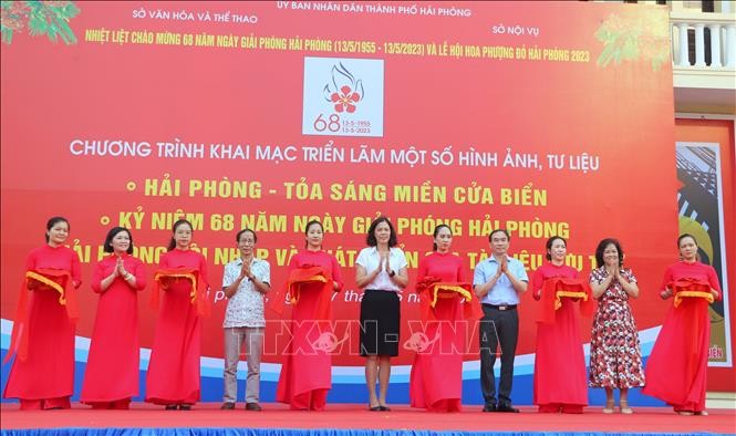 Pameran Foto dan Dokumen “Hai Phong –Daerah Muara Laut yang Bersinar“ - ảnh 1