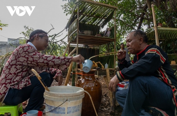 Upacara Memohon Hujan dari Warga Etnis Minoritas E De di Kota Buon Ma Thuot, Provinsi Dak Lak - ảnh 2