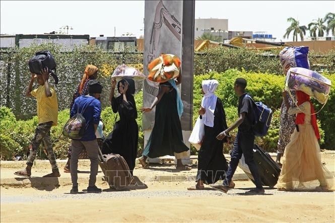 Baku Tembak Terus Terjadi, Bantuan Kemanusiaan Terhenti di Sudan - ảnh 1