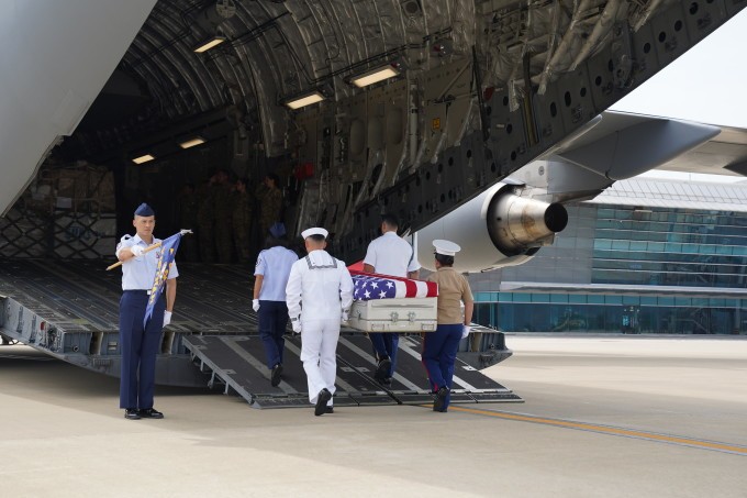 Menyerahkan Tulang Belulang Prajurit AS yang Hilang dalam Perang di Vietnam - ảnh 1