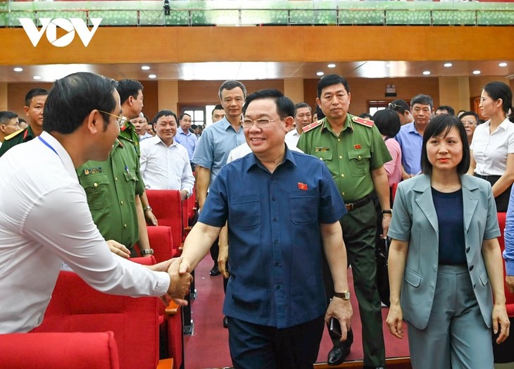 Ketua MN Vietnam, Vuong Dinh Hue Lakukan Kontak dengan Para Pemilih Kota Hai Phong - ảnh 1