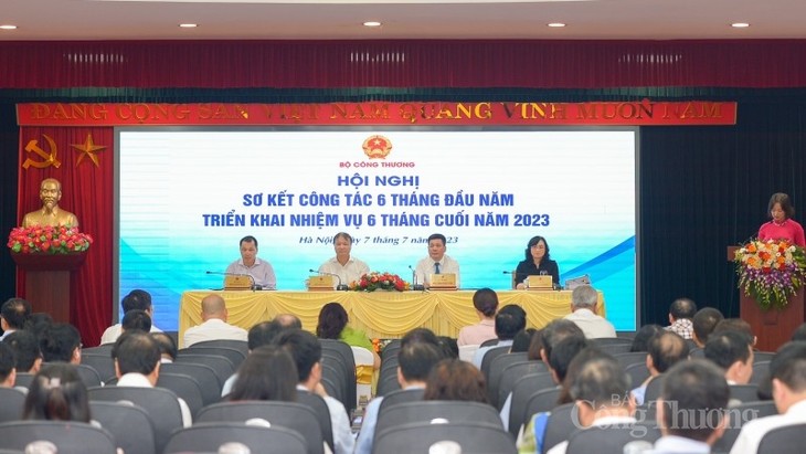  Instansi Industri dan Perdagangan Vietnam Memperkuat Solusi-Solusi untuk Menstabilkan Produksi - ảnh 1