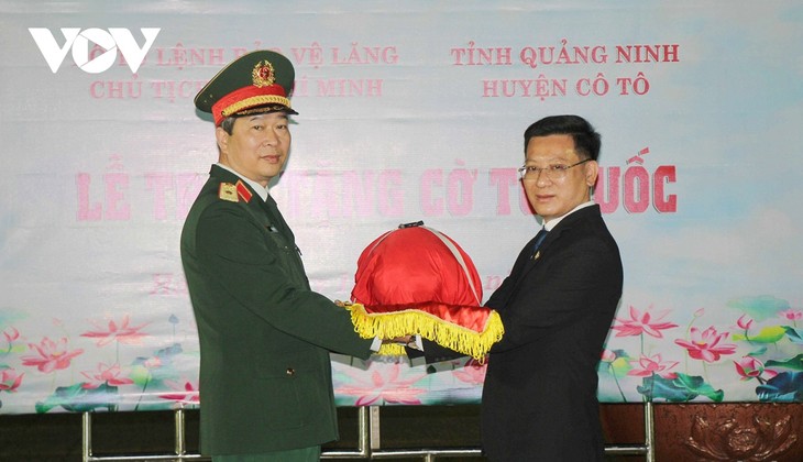 Kisah Bendera Nasional dari Mausoleum Presiden Ho Chi Minh Yang Dikibarkan di Pulau Co To - ảnh 2