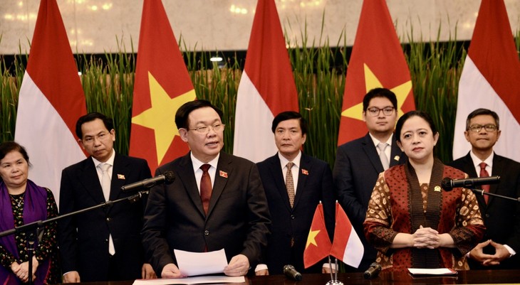 Vietnam dan Indonesia Bertekat Bekerja Sama untuk Merealisasikan Aspirasi Menjadi Negara yang Berkembang secara Kuat dan Kaya - ảnh 1