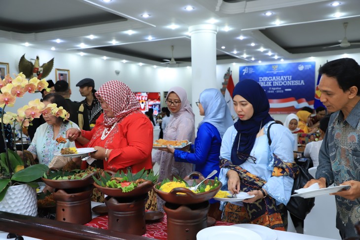 Upacara Pengibaran Bendera Memperingati HUT ke-78 Hari Kemerdekaan Republik Indonesia - ảnh 7