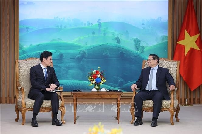 PM Vietnam, Pham Minh Chinh Menerima Menteri Ekonomi, Perdagangan dan Industri Jepang - ảnh 1