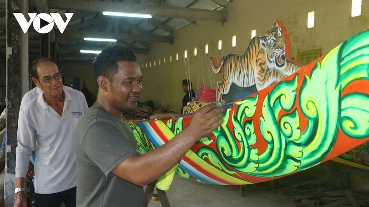 Warga Etnis Minoritas Khmer Menuju ke Festival Ok Om Bok - Lomba Perahu Ngo - ảnh 2