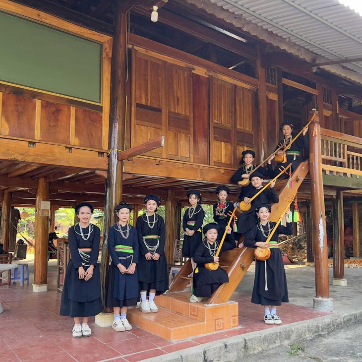 Sembilan Anak Tangga - Jembatan Budaya Masyarakat Tay dan Nung - ảnh 2