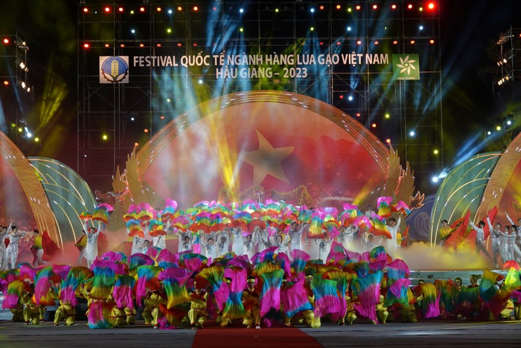 Pembukaan Festival Internasional Industri Perberasan Vietnam - Hau Giang Tahun 2023 - ảnh 1