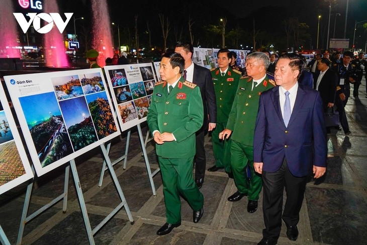 Penyampaian Kontes Foto Seni Nasional “Tanah Air di Tepian Ombak” yang ke-2 - ảnh 1