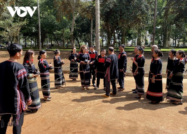 Keunikan dalam Upacara Pernikahan Warga Etnis Minoritas Ede - ảnh 2