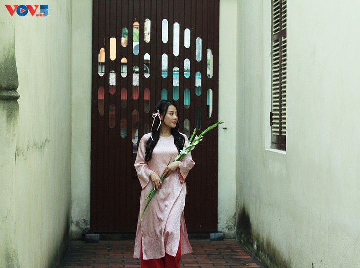 Ao Dai di Jalan pada Musim Semi - ảnh 7