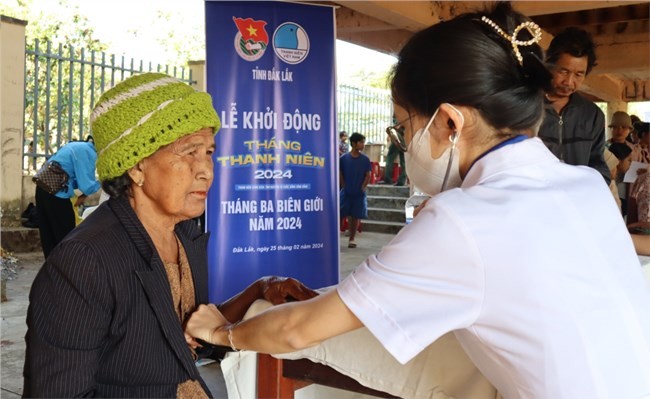 Kalangan Muda Provinsi Dak Lak dengan Program Bulan Maret di Daerah Perbatasan - ảnh 1