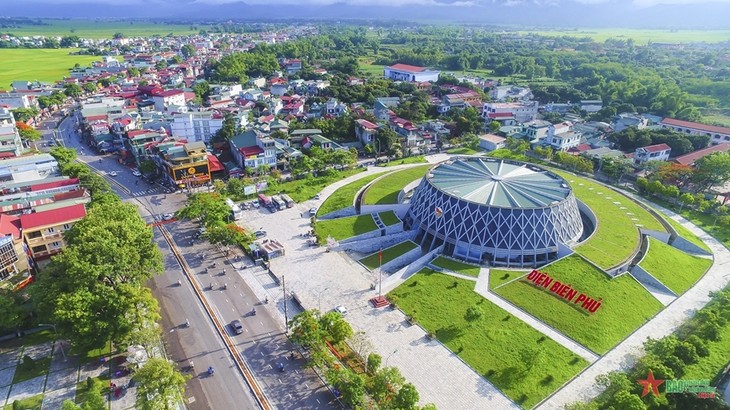 Provinsi Dien Bien Siap untuk Acara Pembukaan Tahun Pariwisata Nasional dan Peringatan HUT ke-70 Kemenangan Dien Bien Phu - ảnh 1