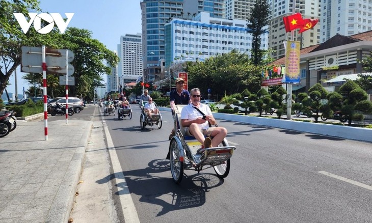 Jumlah Wisatawan ke Provinsi Khanh Hoa Meningkat 2,7 Kali Lipat pada Triwulan I Tahun 2024 - ảnh 1