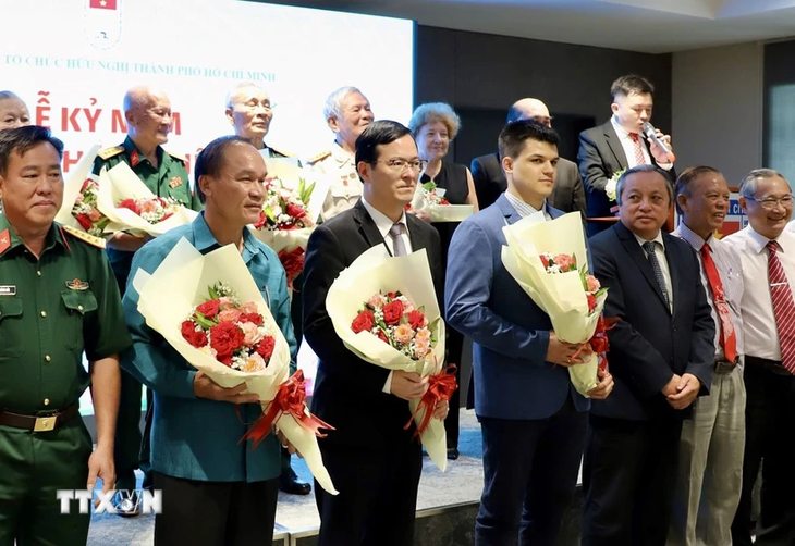 HUT Ke-70 Kemenangan Dien Bien Phu: Membeberkan Kembali Tradisi yang Cemerlang dan Berterima Kasih kepada Sahabat Internasional - ảnh 1