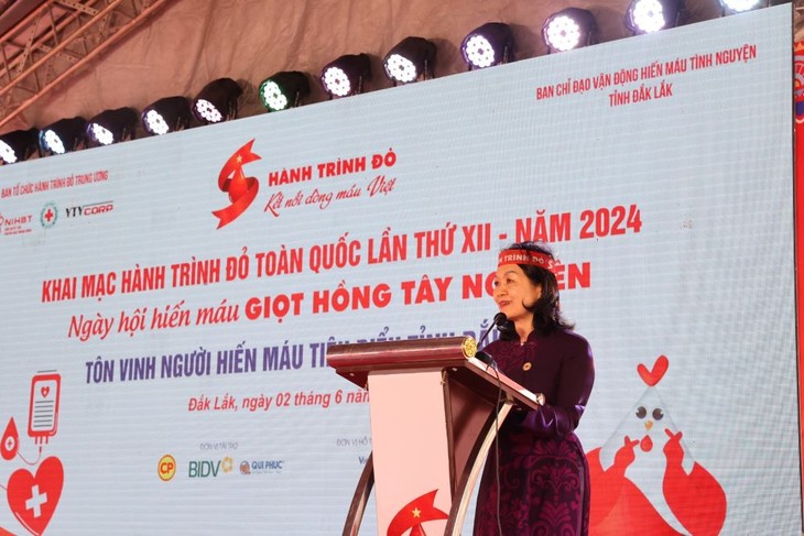 “Perjalanan Merah” Nasional Tahun 2024 Berupaya Menerima Minimum 120.000 Unit Darah - ảnh 1