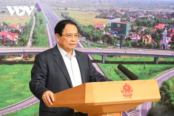 PM Pham Minh Chinh Memimpin Sidang ke-12 Badan Pengarah urusan Proyek-Proyek Nasional yang Penting dan Titik Berat Instansi Perhubungan dan Transportasi - ảnh 1