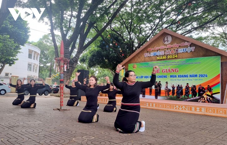 Mengkonservasikan Kebudayaan Tradisional dari Warga Etnis Minoritas Ede Melalui Kelas-Kelas Pengajaran untuk Kalangan Remaja - ảnh 2