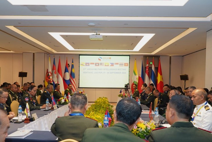 ASEAN Memperkuat Kerja Sama Intelijen Militer demi Perdamaian dan Keamanan di Kawasan - ảnh 1