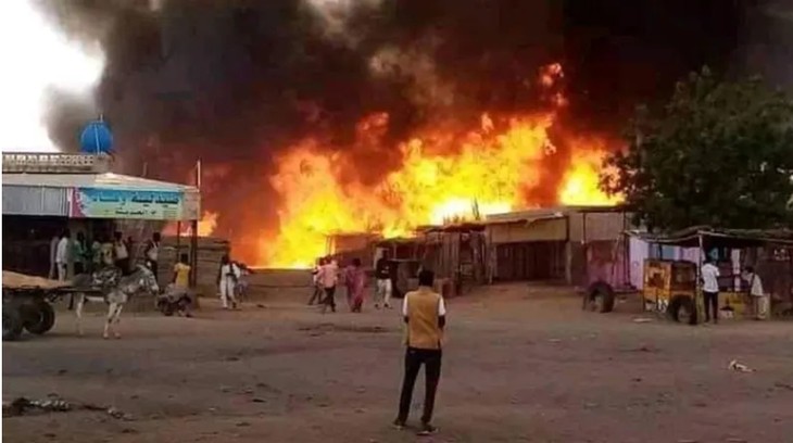 Konflik di Sudan: Baku Tembak Sengit di Kota Al-Fasher - ảnh 1