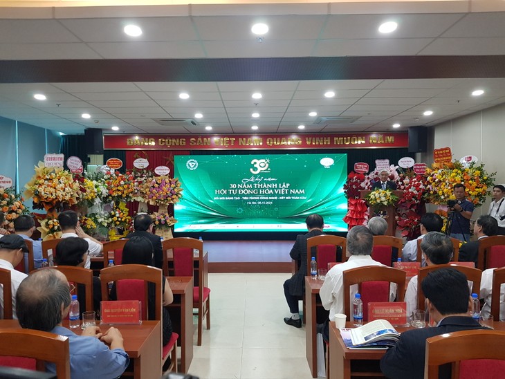 Asosiasi Otomatisasi Vietnam Memberikan Kontribusi Penting pada Usaha Indsutrialisasi dan Modernisasi Tanah Air - ảnh 1