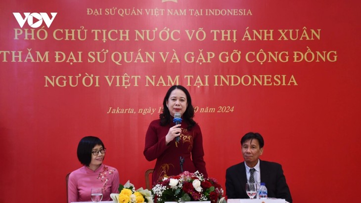 Wapres Vo Thi Anh Xuan Kunjungi Kedutaan Besar Vietnam di Indonesia - ảnh 1