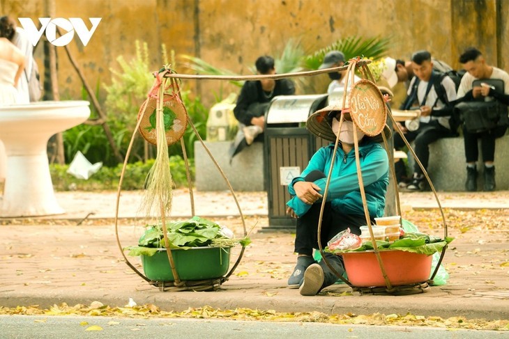 Keindahan Lembut Musim Gugur di Kota Hanoi - ảnh 10