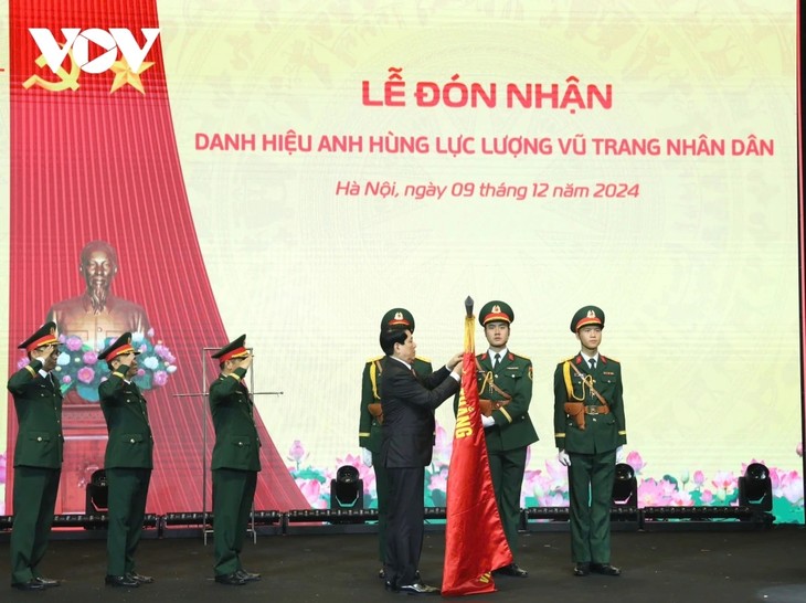 Presiden Vietnam, Luong Cuong Sampaikan Gelar Pahlawan Angkatan Bersenjata Rakyat kepada Institut Dirgantara Viettel - ảnh 1