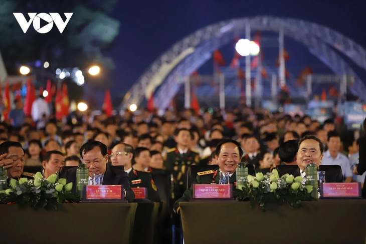 Ketua MN Vietnam, Tran Thanh Man Hadiri Konser dan Program Kesenian “Lagu Tak Terlupakan” - ảnh 1