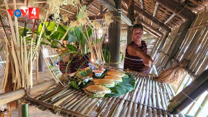 Upacara Sedekah Dewi Sayangva dari Warga Etnis Minoritas Cho Ro - ảnh 2