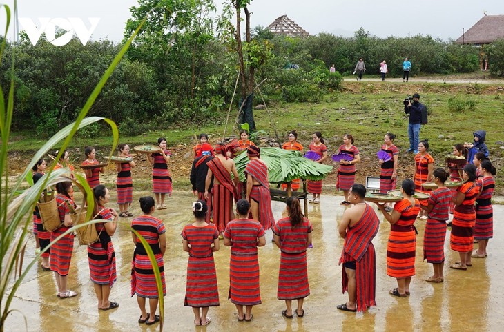 Festival Aza dari Warga Etnis Minoritas Pa Co - ảnh 2