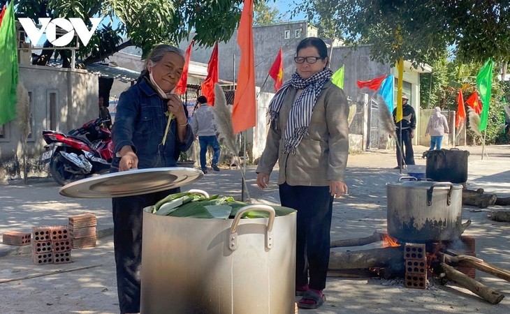 Provinsi Kon Tum Membawa Hari Raya Tet ke Daerah-Daerah Pedalaman dan Daerah Pemukiman Warga Etnis Minoritas - ảnh 1