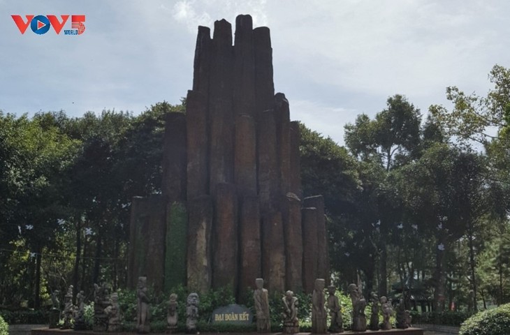 Lapangan Dai Doan Ket: Simbol Persatuan Etnis-Etnis Vietnam - ảnh 2