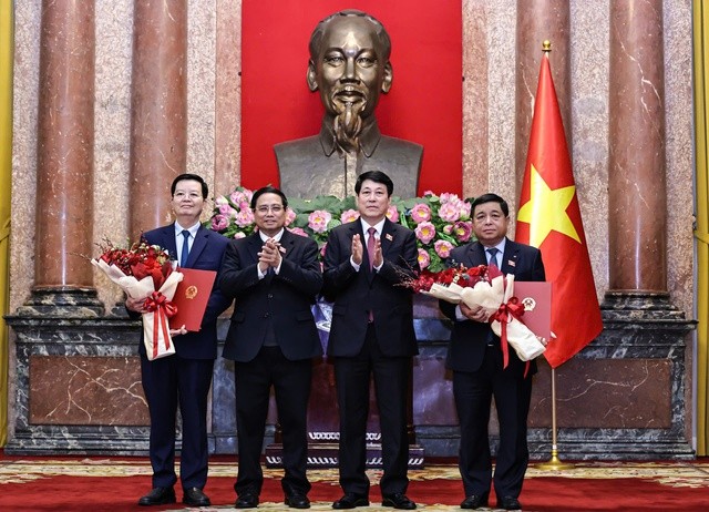 Presiden Vietnam,  Luong Cuong Berikan Keputusan Pengangkatan Dua Deputi PM dan Empat Menteri Masa Bakti 2021-2026 - ảnh 1