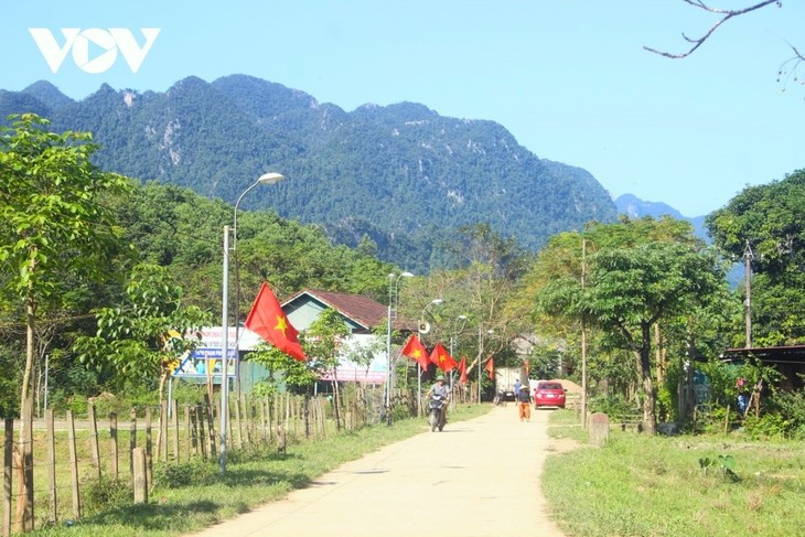 Warga Etnis Minoritas Ruc Membangun Desa yang Cukup Sandang Cukup Pangan - ảnh 1