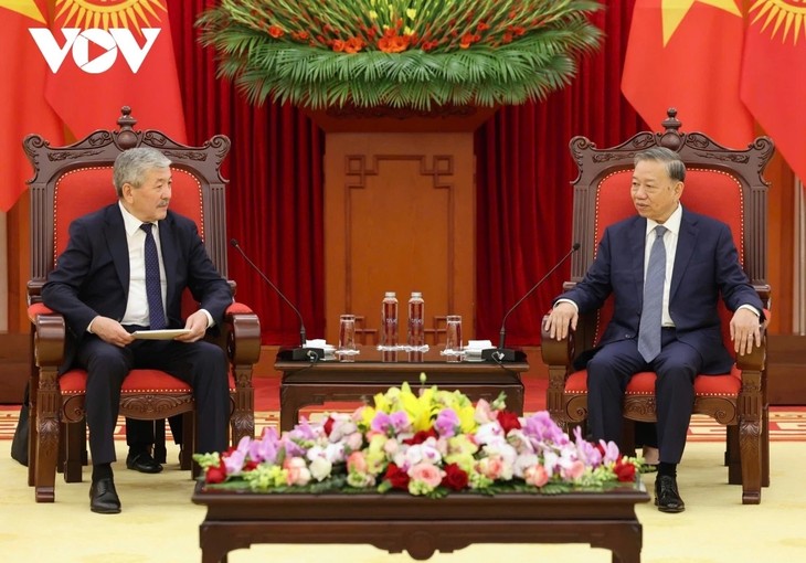 Vietnam dan Kyrgyzstan Memperkuat Lebih Lanjut Kerja Sama Bilateral di Semua Bidang - ảnh 1