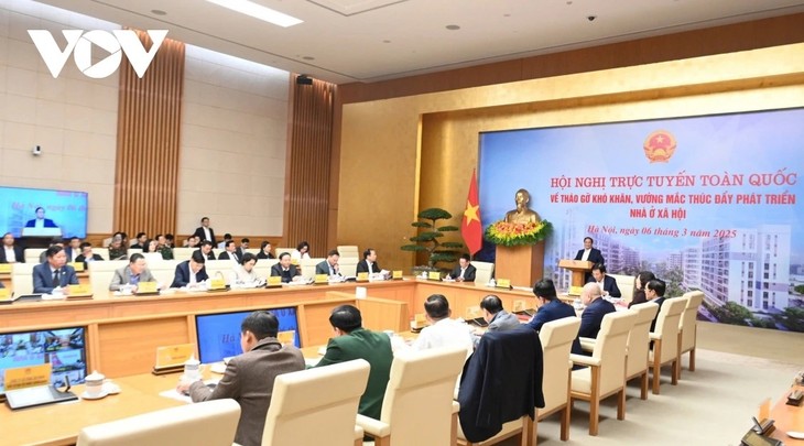 PM Pham Minh Chinh: Memprioritaskan Perumahan Sosial Terlebih Dahulu daripada Perumahan Komersial - ảnh 1