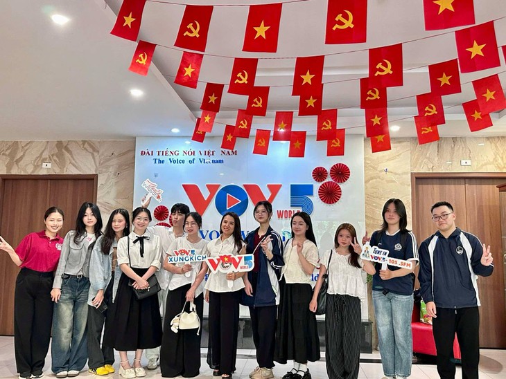 Peluang untuk Mengalami Praktek Bahasa Indonesia di VOV - ảnh 1